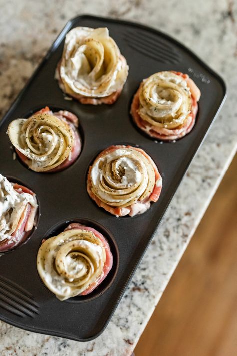 Potato Roses Wrapped In Bacon, Rose Potatoes, Rosette Recipe, Potato Roses, Bacon Wrapped Potatoes, Bacon Roses, Fancy Appetizer Recipes, Fancy Appetizers, French Onion Dip