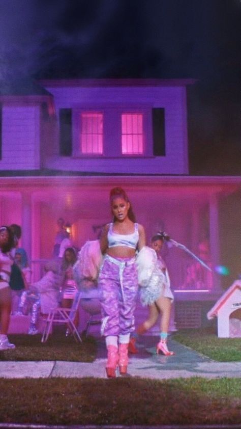 Ariana Grande 🌠🎶 7 rings 💍 | Foto de princesa, Cantores e ... Ariana Grande 7 Rings, Ariana Grande Lockscreen, Ariana Grande Outfits, Ariana Grande Fans, Ariana Grande Cute, Ariana Grande Style, Ariana Grande Wallpaper, Ariana Grande Photos, Ariana Grande Pictures