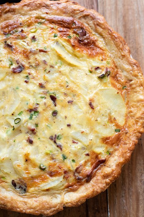 Potato Leek Quiche, Bacon Gouda Quiche, Sausage Potato Quiche, Breakfast Ideas Thanksgiving, Potatoe Quiche, Potato Quiche Recipes, Potato Bacon Quiche, Bacon Quiche Recipes, Green Onion Quiche