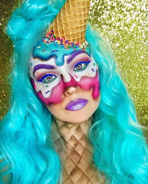 love this melting ice cream cone look #meltingicecream #creativemakeup #makeupartistry Halloween Zombie Makeup, Ice Cream Costume, Ice Makeup, Carnaval Make-up, Makeup Zombie, Fantasy Make-up, Halloween Make-up Looks, Halloweenský Makeup, Cool Halloween Makeup