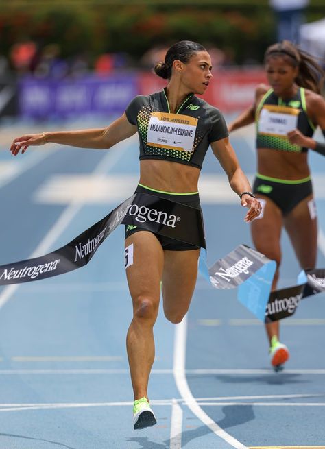 Sydney McLaughlin • 2024 USATF Los Angeles Grand Prix Women Olympic Athletes, Sydney Mclaughlin-levrone, Female Track Athletes, Women Athletic Outfits, Boxing Photoshoot, Track Athletes, Sydney Mclaughlin, Track Photos, Track Runners