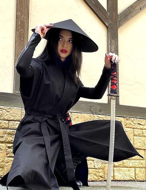 Ninja Inspired Outfit, Sring Venka, Samurai Clothes, Samurai Clothing, Ninja Outfit, Female Samurai, Martial Arts Women, Poses References, Pose References