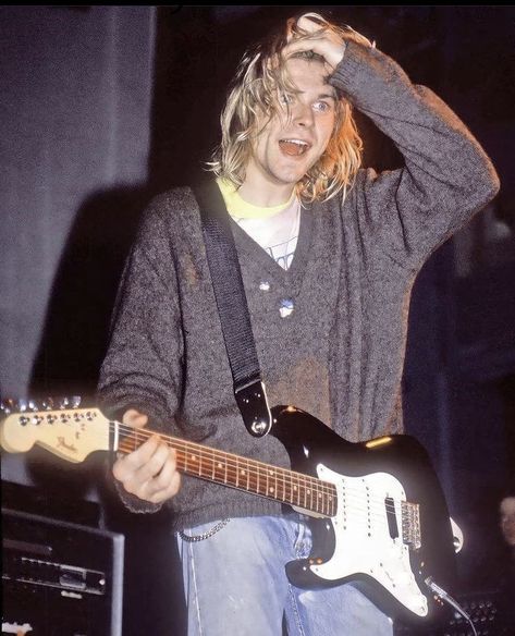 Kurt Cobain Outfit, Kurt Cobain Style, Curco Vein, Kurt Cobain Photos, Kurt Cobain Nirvana, Donald Cobain, Kaptan Jack Sparrow, Like A Rockstar, Big Four