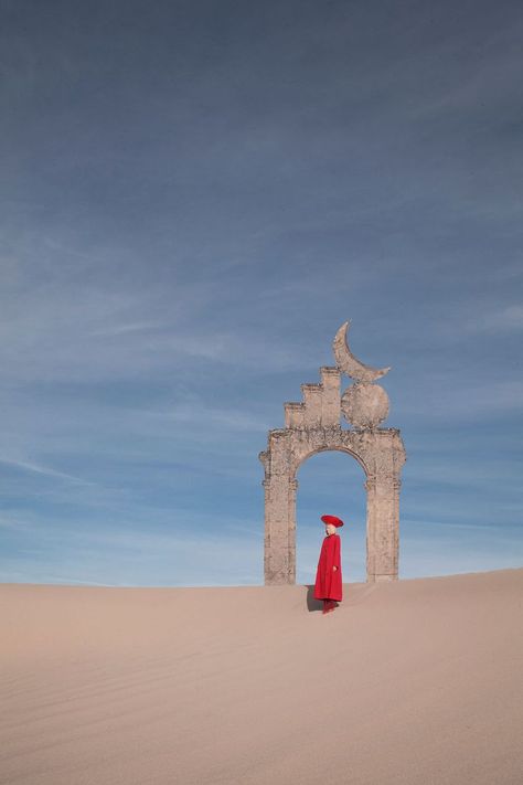 Desert Magic, Mask Photoshoot, Desert Chic, Modern Desert, Pink Photography, Surrealism Photography, Visual Poetry, Desert Landscaping, Land Art