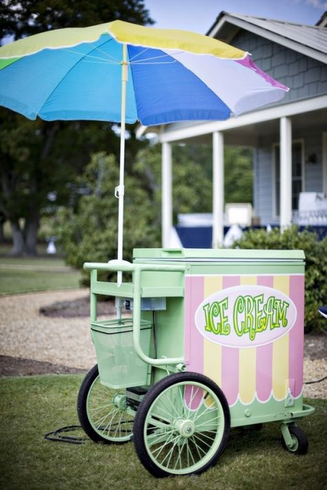 Vintage Ice Cream Cart Essen, Vintage Truck Wedding, Ice Cream Car, Green Ice Cream, Ice Cream Stand, Cart Ideas, Ice Cream Cart, Candy Cart, Bbq Wedding