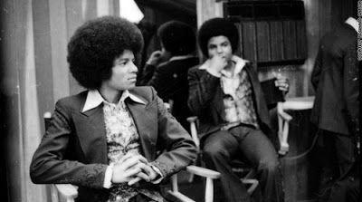 19-year-old Michael Jackson and his brothers during a video shoot at a Hollywood studio in March 1978. Michael Jackson 70s, Tito Jackson, Michael Jackson Rare, Photos Of Michael Jackson, Michael Jackson Art, Hollywood Studio, Michael Jackson Pics, Beach Boys, Jackson 5