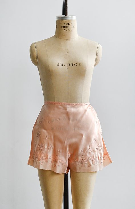 vintage 1930s peach pink chiffon embroidered tap shorts 1930 Fashion, Tap Shorts, Tap Pants, Vintage Inspired Clothing, Lingerie Vintage, Slip Shorts, Adored Vintage, Vintage Slips, Pink Chiffon