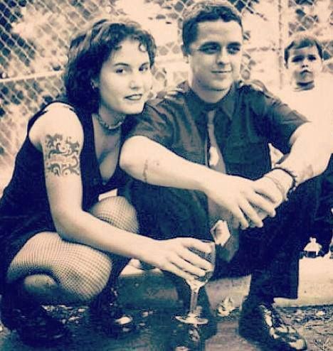 Billie Joe and Adrienne Adrienne Armstrong 90s, Billie Joe And Adrienne, Billie Joe Armstrong And Adrienne, Adrienne Armstrong, Billy Joe Armstrong, Jason White, Green Day Billie Joe, Tré Cool, Cutest Couple Ever