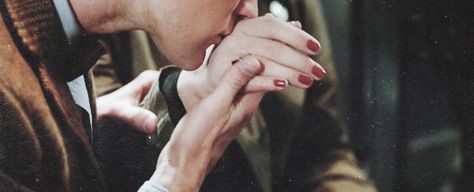 aww hand kiss! :) Amy Pond, Hand Kiss, The Kissing Hand, Tv Doctors, Stephen Covey, First Relationship, Cedric Diggory, River Song, Good Marriage