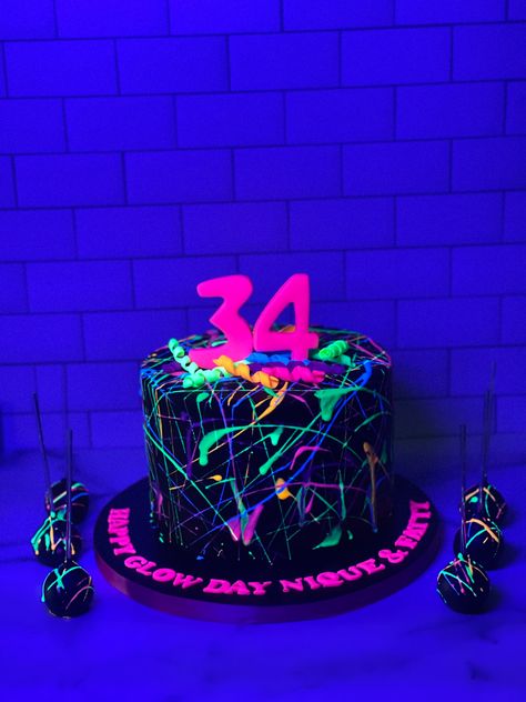 Glow Theme Birthday Cake, Glow In The Dark Splatter Cake, Glow In The Dark Party Ideas Cake, Neon Color Cake Birthday, Black And Neon Birthday Cake, Glow In The Dark Cake Ideas Neon, Neon Cake Designs, Neon Glow Birthday Cakes, Neon Glow Party Cake