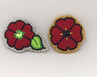 Beaded Poppy, Poppy Pins, Crochet Poppy, Poppy Brooches, Beadwork Designs, Poppy Pattern, Bead Embroidery Patterns, Native American Beadwork, Nativity Crafts