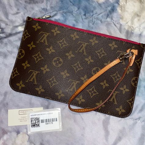 Lv Wristlet Barely Worn Lv Wristlet, Louis Vuitton Wristlet, Louis Vuitton Multi Pochette, Burberry Purse, Louis Vuitton Neverfull Monogram, Monogram Neverfull, Bags Louis Vuitton, Canvas Clutch, Louis Vuitton Neverfull Mm