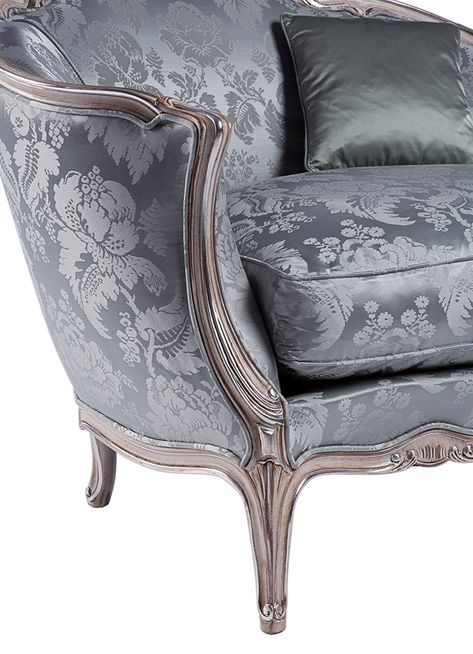 Italy Furniture, Classic Photography, Modern Sofa Designs, Furniture Classic, Italian Craftsmanship, Ornate Furniture, Furniture Details, Classic Furniture, Home Room Design