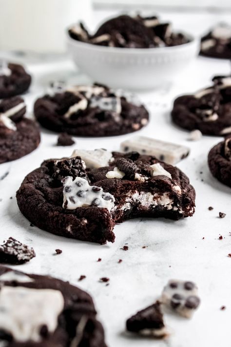 Cookies & Cream Cookies - My Messy Kitchen Hershey Cookies, Drop Cookie Recipes, Cream Cookies, Cream Candy, Messy Kitchen, Crunchy Cookies, Cookies N Cream Cookies, Food Test, Chewy Cookie