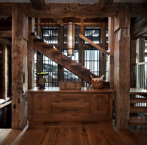 Cottage Stairs, Rustic Mountain Homes, Rustic Staircase, Sky Architecture, Timber Staircase, Log Cabin Ideas, Big Sky Montana, Modern Mountain Home, Modern Rustic Homes