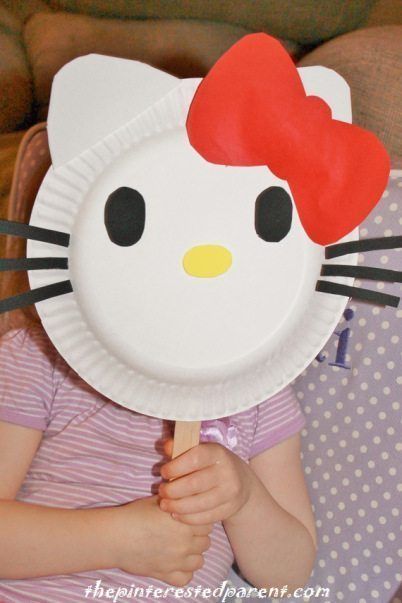 Hello Kitty Paper Plate Mask Hello Kitty Party Ideas, Hello Kitty Paper, Hello Kitty Birthday Party Ideas, Paper Plate Masks, Diy Hello Kitty, Hello Kitty Face, Hello Kitty Birthday Party, Cat Apparel, Hello Kitty Crafts