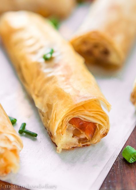 Cheese and Prosciutto Phyllo Rolls-3 Phyllo Appetizers, Phyllo Rolls, Philo Dough, Filo Pastry Recipes, Phyllo Dough Recipes, Phyllo Recipes, Prosciutto Recipes, Filo Pastry, Dough Recipes