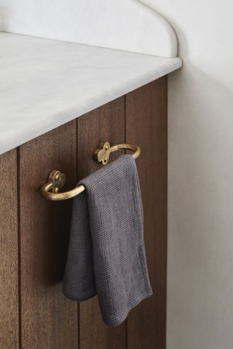 Small Bedside Shelf, Hand Towel Holder Ideas, Bathroom Hand Towel Holder, Hand Towel Rack, Soap Dispenser Wall, Hand Towel Holder, Hand Towels Bathroom, Tidy Kitchen, Bathroom Renos