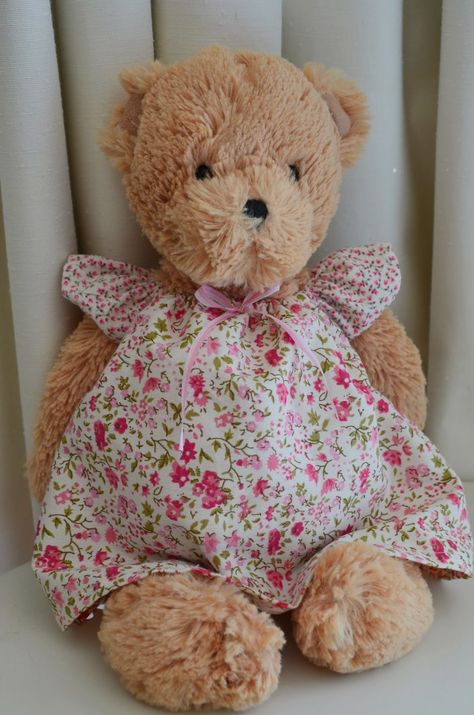 The Bears Four: Flutter Sleeve Dress Tutorial and Free Pattern Build A Bear Clothes Pattern, Teddy Clothes, Baby Dress Tutorials, Bear Clothing, Baby Born Clothes, Diy Teddy Bear, Build A Bear Outfits, Bear Patterns Free, Bear Clothes