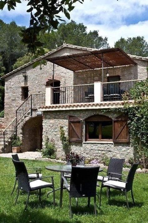 Rustic Home Exterior, Rural Home, Small Country Homes, Mountain Home Exterior, Craftsman Exterior, Catalonia Spain, Modern Rustic Homes, Rural House, Countryside House