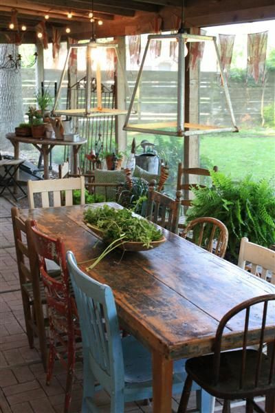 Mismatched Chairs, Farmhouse Patio, Mesa Exterior, Rustic Outdoor, Table Chairs, Outdoor Dining Area, Green Life, Farmhouse Dining, Farmhouse Table