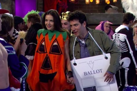 Basic Halloween Costumes, How Met Your Mother, Halloween 23, Christmas Attire, Couples Halloween Outfits, Halloween Stories, Cute Couple Halloween Costumes, Halloween Inspo, How I Met Your Mother