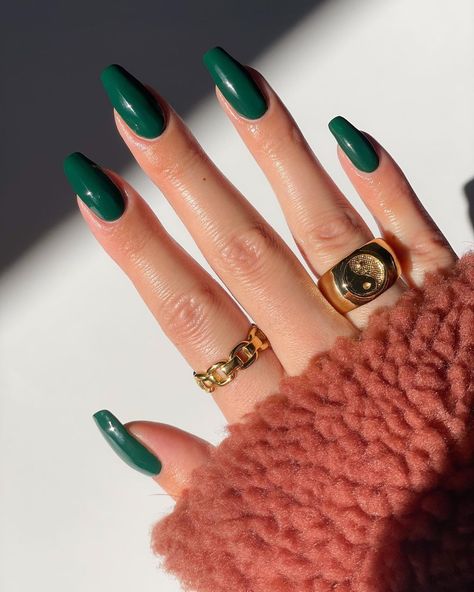 Dayanna Issey 🌈 on Instagram: “@lightslacquer For The Thrill 💰 From the new fall collection Who Did It? 🔍 available on 09/09 12pm est! Use code DISSEY for 10% off your…” Nails Acrylic Fall Green, Green Squared Acrylics, Sheer Nails, Dark Green Nails, Nail Colors Winter, Green Nail Designs, Dark Nails, Nail Arts, Fall Nail Designs