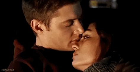 Jensen Ackles Kissing Scene, Dean Winchester Kiss Gif, Dean Winchester Hot Kiss, Dean Winchester Kiss, Dean Winchester Hot, Jensen Ackles Gif, Danneel Ackles, Jensen Ackles Supernatural, Winchester Supernatural