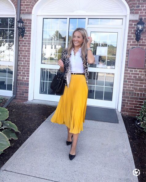 Yellow skirt outfit