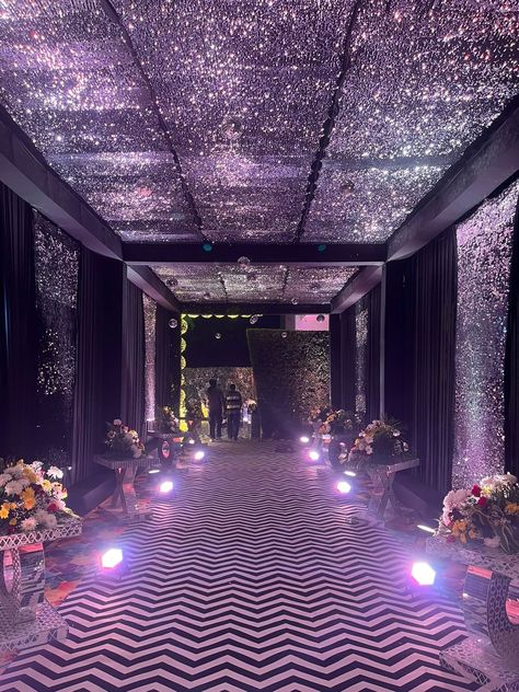 Sangeet Decoration Night Indoor, Sangeet Entrance, Gala Entrance, Party Entrance Decoration, Sangeet Stage, Gallery Entrance, Indian Outdoor Wedding Decor, Mdf Bed, Wedding Theme Design