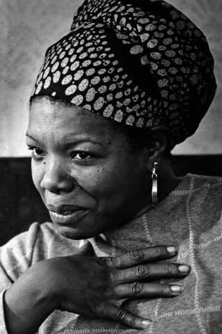 19 inspiring female writers who had great style: Maya Angelou Maya Angelo, The Caged Bird Sings, Abc Photo, Maya Angelou Quotes, Phenomenal Woman, Life Changing Quotes, Extraordinary Life, National Portrait Gallery, Maya Angelou