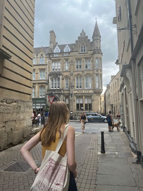 Oxford Brookes University Aesthetic, University In Europe Aesthetic, Oxford Instagram Pictures, Oxford Photo Ideas, Oxford City Aesthetic, Oxford Girl Aesthetic, Oxford Uni Aesthetic, Oxford England Aesthetic, Oxford Aesthetic University