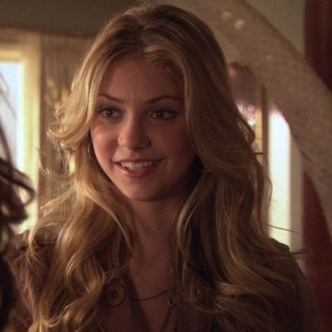 Jenny Gossip Girl, Gossip Girl Season 1, Blair And Serena, Jenny Humphrey, Taylor Momsen, Hot Anime, Angel Face, I Love Girls, Gossip Girl