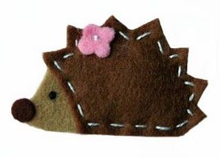 Felt Hedgehog, Reading Summer, Hedgehog Craft, I Am Still Here, Felt Finger Puppets, Summer Program, Felt Patterns, Felt Brooch, Felt Decorations