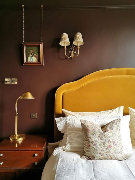 Dark Purple Bedroom, Plum Bedroom, Dark Brown Bedrooms, Brown Rooms, Moody Bedroom, Bedroom Trends, Purple Rooms, Brown Bedroom, Romantic Bedroom