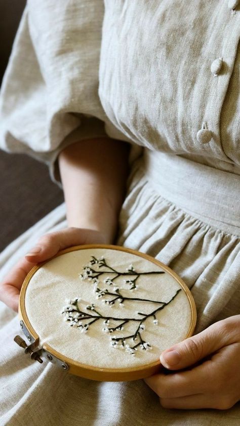 Hand Sewing Aesthetic Photography, Hand Embroidery Aesthetic, Hand Sewing Aesthetic, Embroidery Photography, Cottagecore Life, Sewing Aesthetic, Honey Brand, Grandma Fashion, Farm Lifestyle