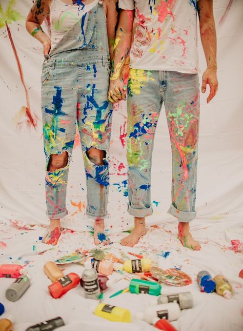 Painting Photoshoot Ideas Couple, Outdoor Paint Photoshoot, Messy Paint Photoshoot, Paint Mini Session, Paint Family Photoshoot, Paint Couple Photoshoot, Couple Painting Photoshoot, Couples Paint Photoshoot, Family Paint Photoshoot