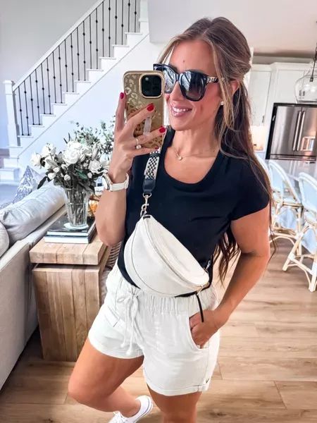 I love a good layering tshirt paired with shorts and a neutral bumbag.  Sports mom outfit at it's finest.  Everyday style // mom life // casual spring outfit // summer style Sports Mom Outfit, Casual Spring Outfit, Mom Outfit, Trip Outfits, Baseball Outfit, Comfy Clothes, Sporty Casual, Field Day, Sports Mom