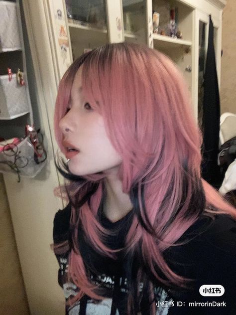 Half Blonde Half Pink Hair Underneath, Brown And White Color Block Hair, Pink And Brown Hair Aesthetic, Fantasy Hair Color Ideas For Short Hair, Hair Styles For Short Neck Women, Pearl Pink Hair, White Pink Hair Color, Light Pink Chunky Highlights, Pink Hair Color Ideas For Black Hair