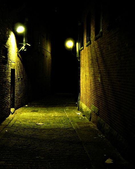 Dark Alley Drawing, Dark Alleyway Drawing, Scary Alleyway, Dark Alley Background, Dark Alley Aesthetic, Alleyway Reference, Alleyway Drawing, Lp Aesthetic, Liverpool Aesthetic