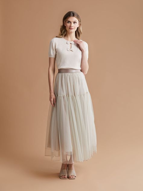 Calf-length tulle skirt with an elasticated, satin-finish waistband. The skirt has two layers of gathering and a voluminous hem. Satin lining. True to size. Tan Tulle Skirt, Blazer And T Shirt, Layered Skirt, Dress Trousers, Skirts For Sale, Blazer Dress, Blouse Dress, Dusty Rose, Summer Collection