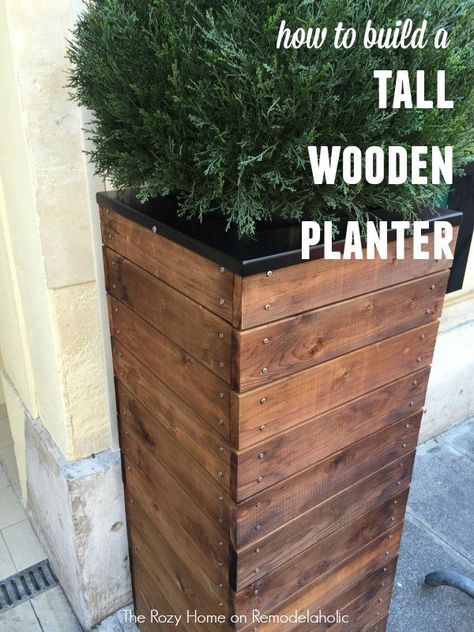 How to Build a Tall Wooden Planter with metal screw accents. Tutorial featured on Remodelaholic.com #buildingplans #woodworking #planters #howtobuildplanters Tall Wooden Planters, Porch Planter Ideas, Diy Wooden Planters, Front Door Planters, Diy Planters Outdoor, Elevated Planter Box, Door Planter, Porch Planters, Cedar Planters