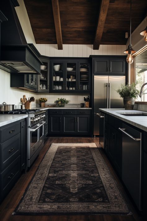 Moody Farmhouse, Moody Kitchen, Dark Kitchen, Casa Vintage, Farmhouse Kitchen Design, Boho Kitchen, Black Cabinets, Design Living Room, Dream House Decor