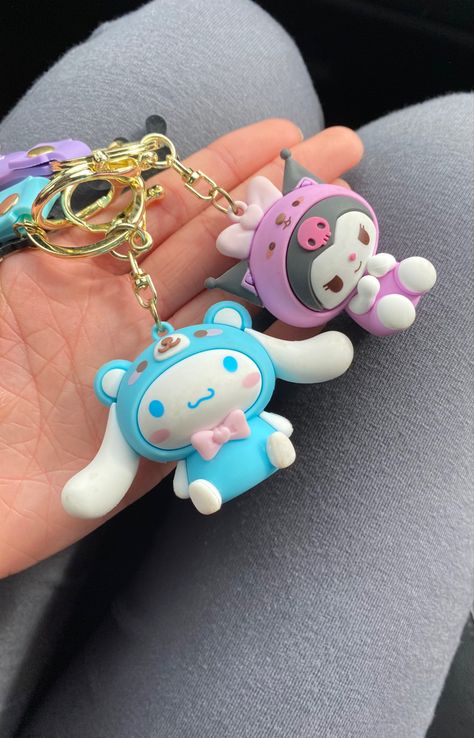 Kuromi Keychain, Emo Accessories, Keychain Kawaii, Hello Kitty Keychain, Stationary Shop, Matching Keychains, Gifts For My Girlfriend, Bead Charms Diy, Kawaii Accessories