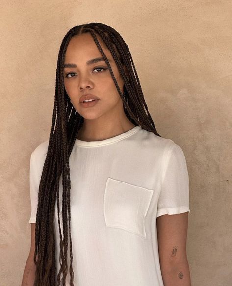 Low Maintenance Braids, Knotless Box Braids Brown, Tessa Thompson Braids, Messy Box Braids, Small Braids For Black Women, Long Micro Braids, Braid Reference, Braids Small Knotless, Beading Styles