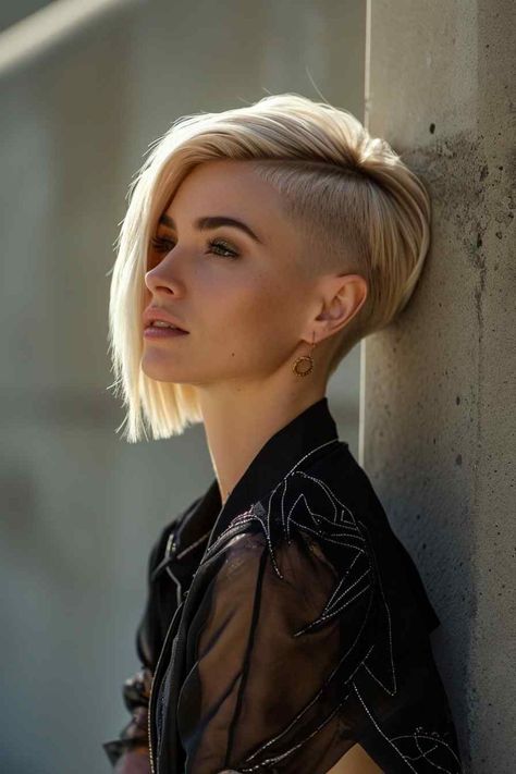 55 Women's Cuts Caught in the Crosshairs of a Pixie-Bob Mashup (Concept Design) - StileStack Short Haircut Shaved Sides, Very Short Pixie Haircut Shaved Sides, Women With Shaved Sides, Pixie Bob Undercut, Bob With Shaved Side, Bob Undercut, Undercut Hairstyles Women, Braids With Shaved Sides, Undercut Bob