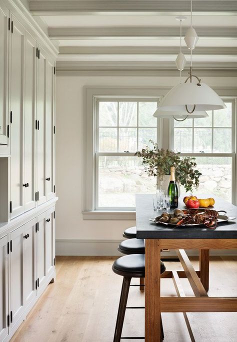 Light Walls, Dark Trim, Harbor House, Dining Room Colors, Traditional Houses, Classic Kitchen, Farmhouse Interior, Up House, Farmhouse Dining Room