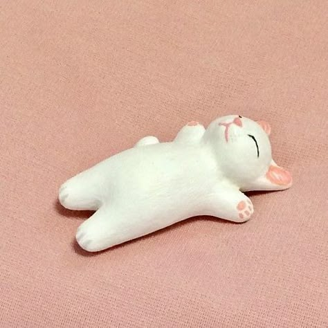 Animal Air Dry Clay, Air Dry Clay Cat Easy, Air Dry Clay Easy Ideas, Patung Clay, Cute Air Dry Clay Ideas Easy, Clay Cat Easy, Easy Clay Sculptures, Tiny Creatures, Air Clay