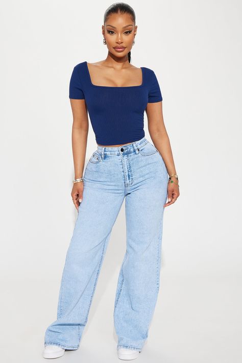 Bigger Bust Outfits, Modern Blouse Designs, Capsule Wardrobe Essentials, Fashion Nova Outfits, Make My Day, Jeans Plus Size, Fashion Nova Jeans, Jeans Light, Beautiful Blouses