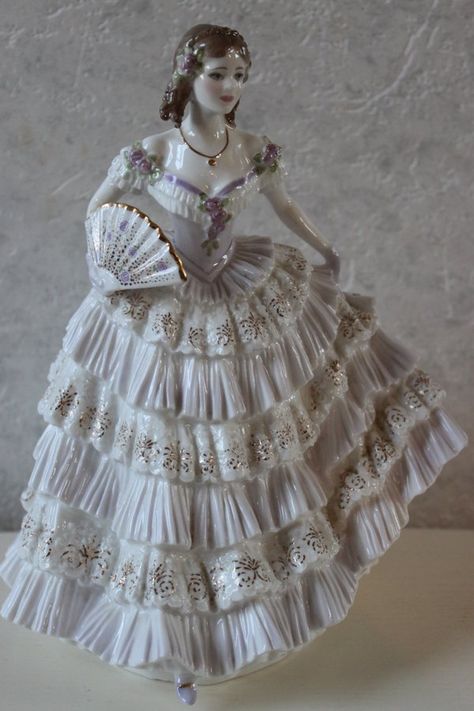 Royal Worcester. «Belle of the Ball» Dresden Dolls, Glass Dolls, Antique Porcelain Dolls, Dresden Porcelain, Royal Worcester, Antique Lace, Historical Dresses, Everything Pink, Pretty Dolls